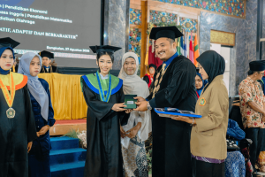 PULUHAN WISUDAWAN STKIP PGRI BANGKALAN RAIH PUBLIKASI NASIONAL TERINDEKS SINTA 2 HINGGA SINTA 4